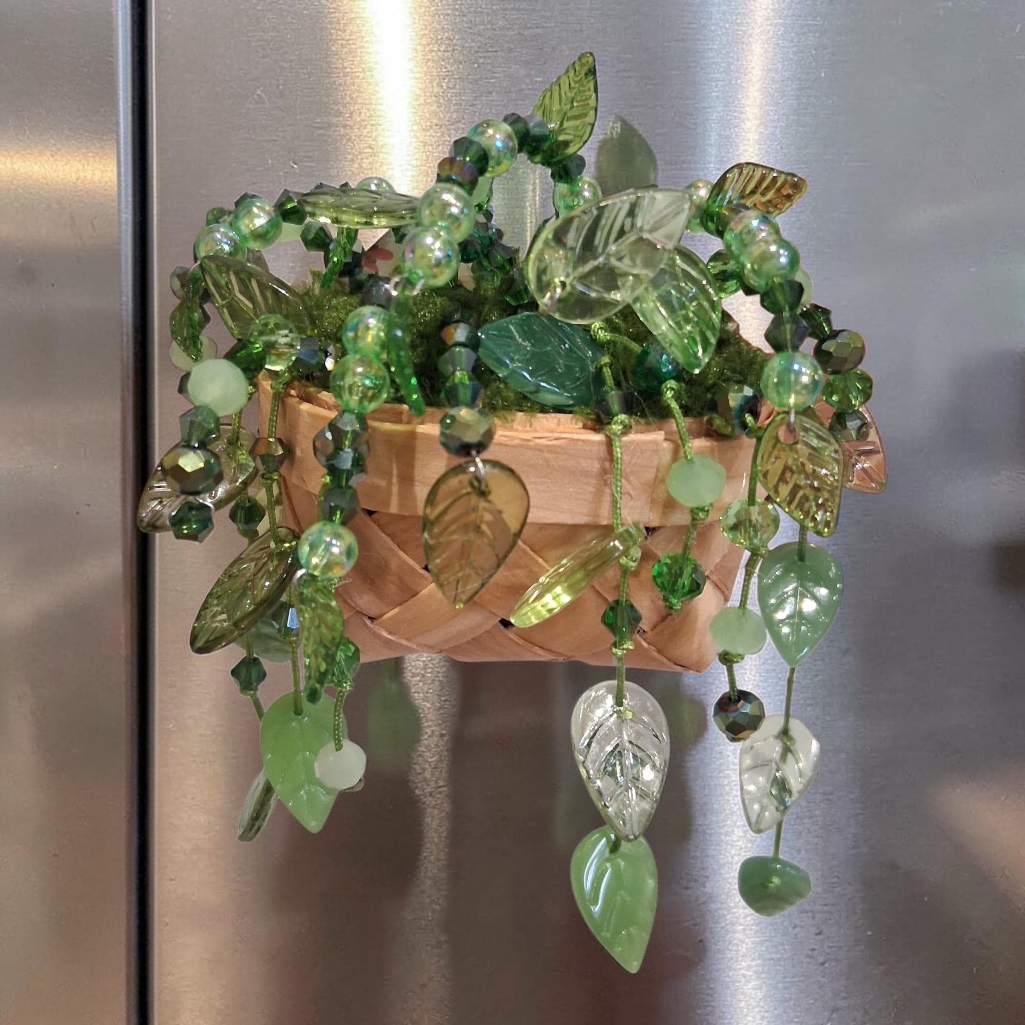 Beaded Hanging Plant Magnet, Trailing Vine Mini Basket, Green Glass Bead Plant, Pothos Style Fridge Magnet, Cottagecore Kitchen Decor Gift