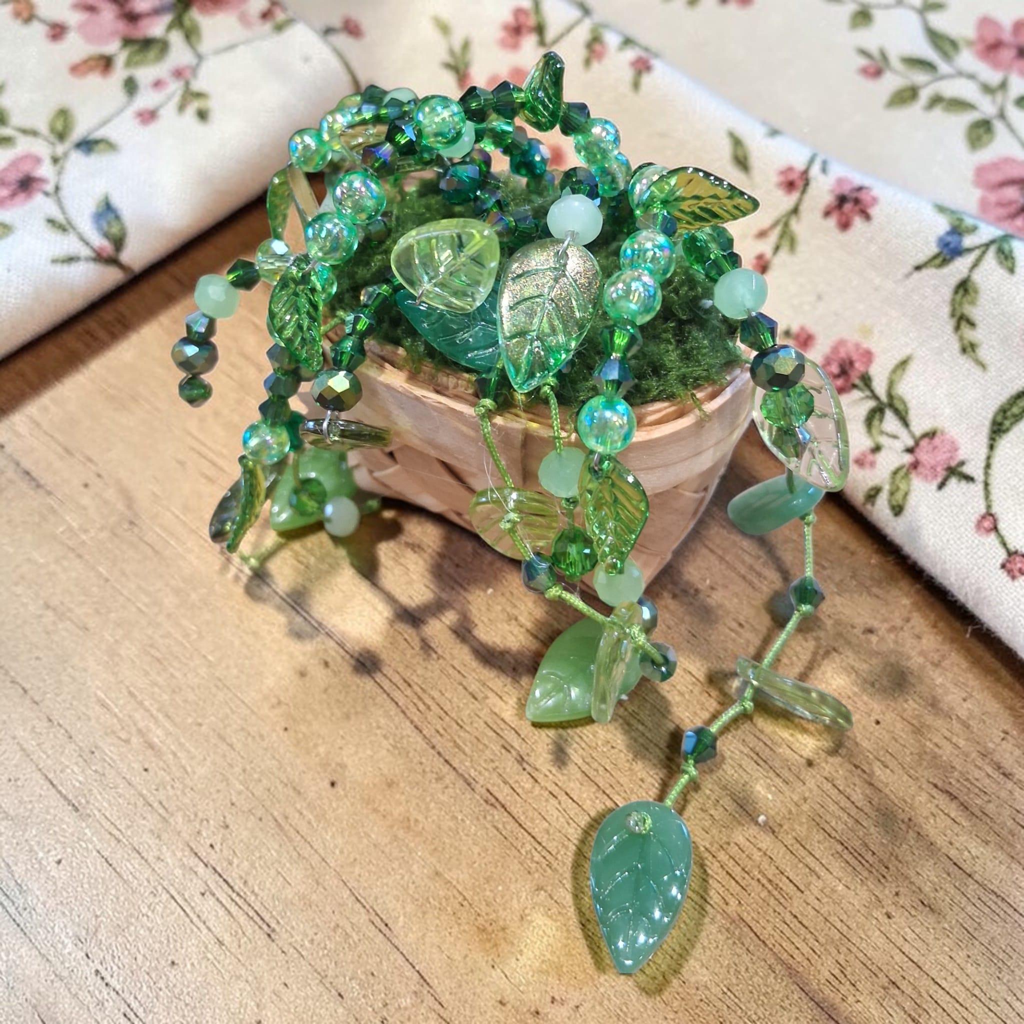 Beaded Hanging Plant Magnet, Trailing Vine Mini Basket, Green Glass Bead Plant, Pothos Style Fridge Magnet, Cottagecore Kitchen Decor Gift