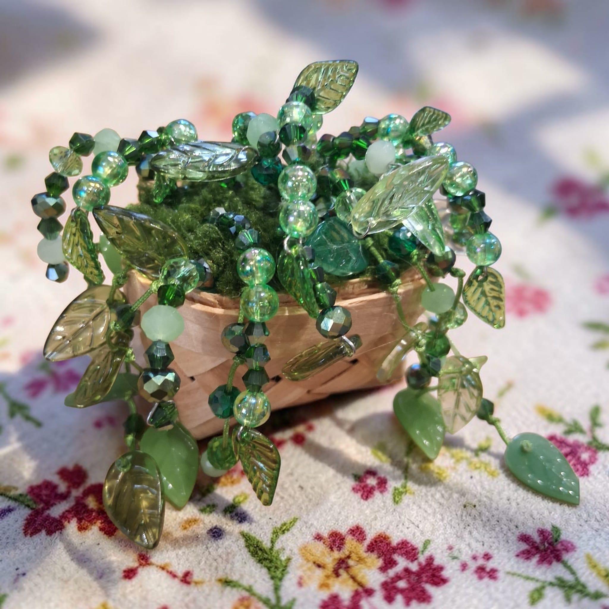 Beaded Hanging Plant Magnet, Trailing Vine Mini Basket, Green Glass Bead Plant, Pothos Style Fridge Magnet, Cottagecore Kitchen Decor Gift