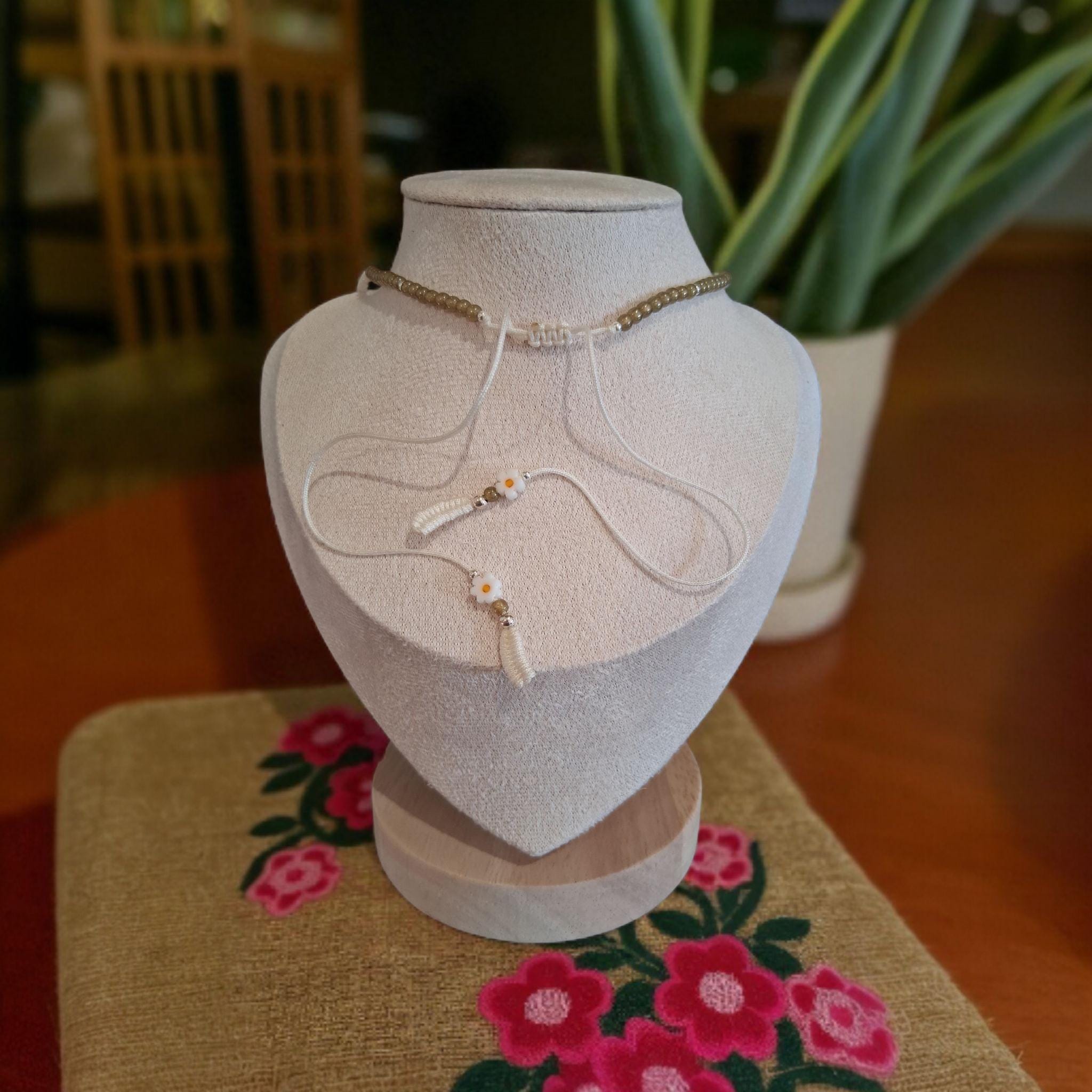 Daisy Beaded Silver Choker